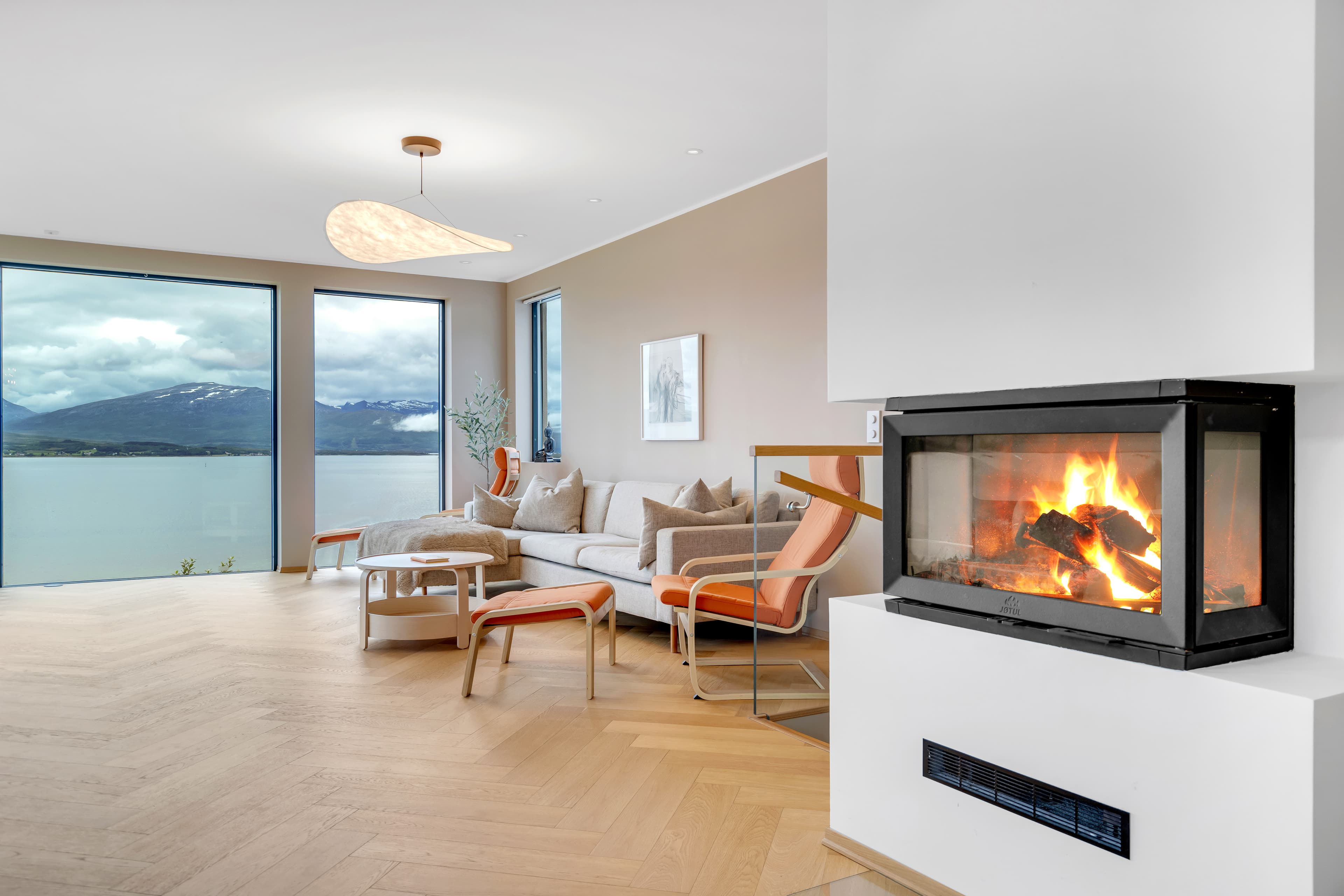Villa Fløylia — A private villa for eight with fjord views, sauna, and a bath facing the mountains, Tromsdalen, Tromsø